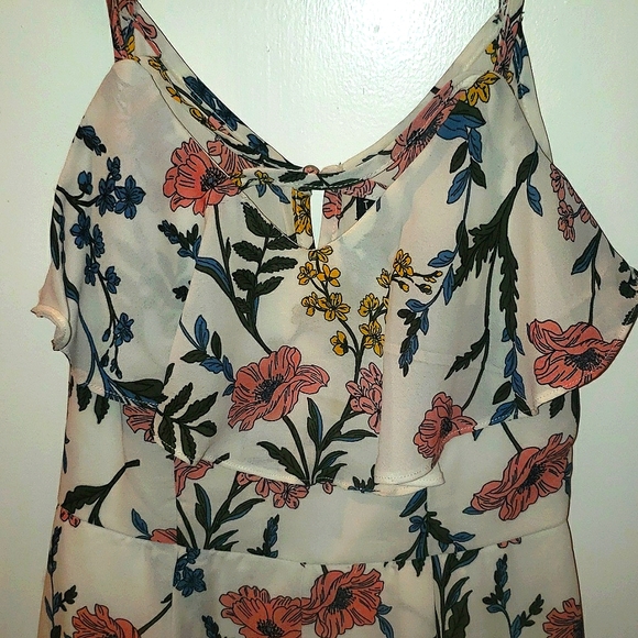 Spring Romper size small - Picture 3 of 5